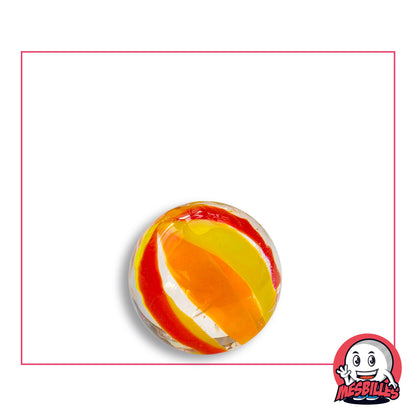 Bille Art Ballon Rouge Jaune 16 mm en verre transparent, bandes obliques jaunes, orange et rouges alternées avec du verre clair, vue de trois quarts, 16 mm de diamètre