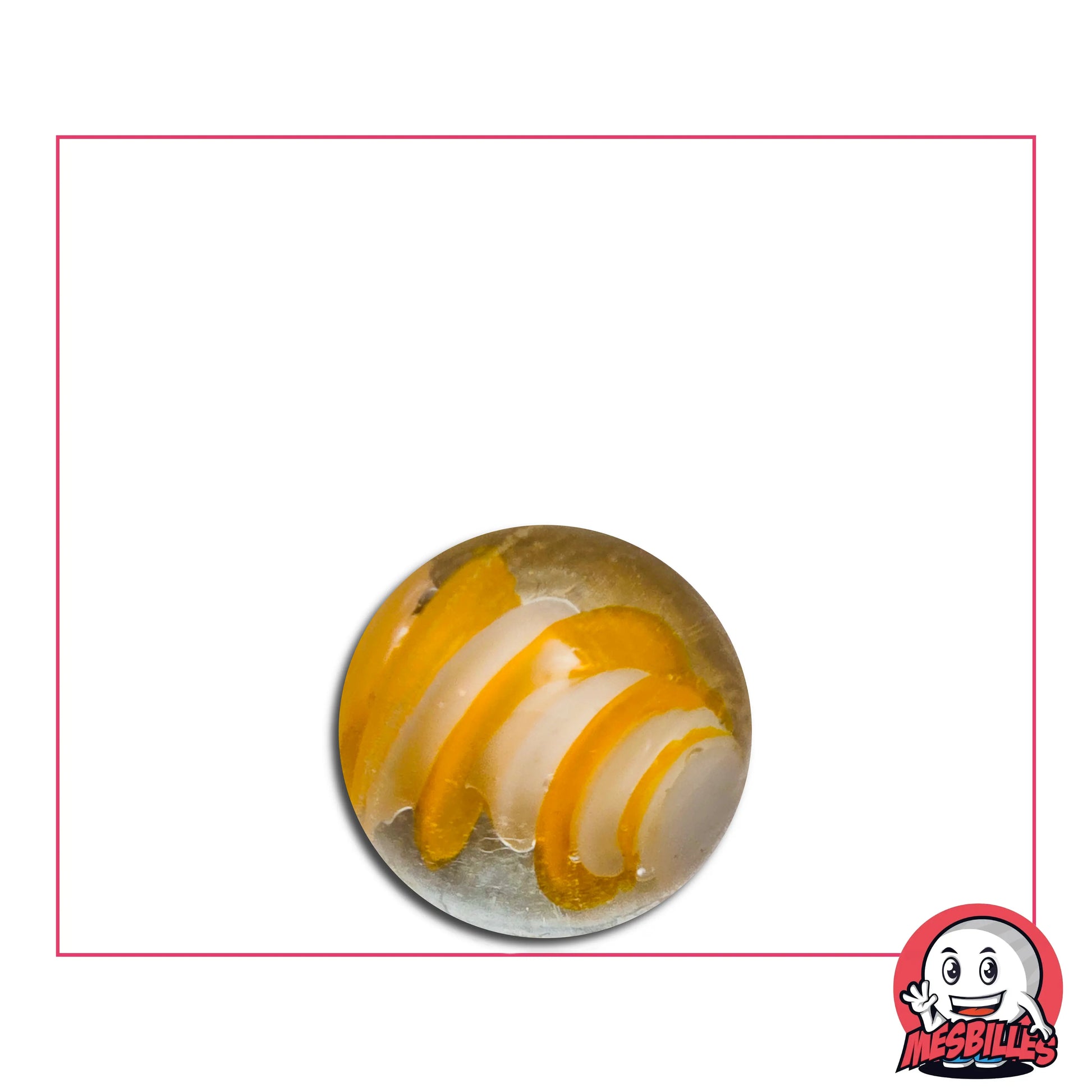 Dans son verre de Bohème transparent, deux spirales — l’une orange, l’autre Blanche — s’enlacent en une danse lumineuse.