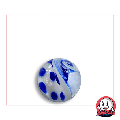 Bille Art Faïence 16 mm en verre, voile blanc laiteux en spirale et points bleu outremer, vue de dessus, 16 mm de diamètre