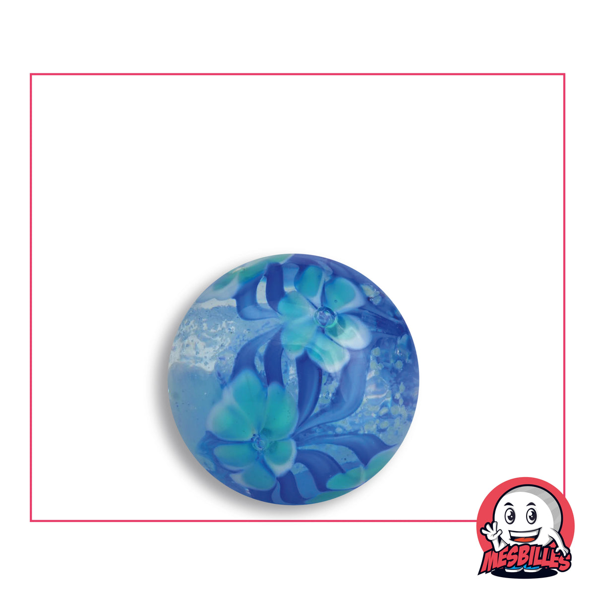 Bille Art Jardin Fleuri Phosphorescent en verre clair bleuté où flottent des fleurs turquoise liserées de blanc, des feuillages bleus et des paillettes claires, vue de dessus, 22 mm de diamètre
