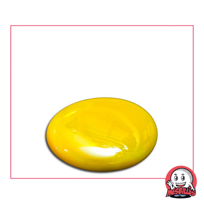 Une grande bille plate, également nommée Bille Galet en Verre, de la famille des Billes Glossys. Cette bille forme est ronde, légèrement ovoïde et mesure environ 3 cm de diamètre