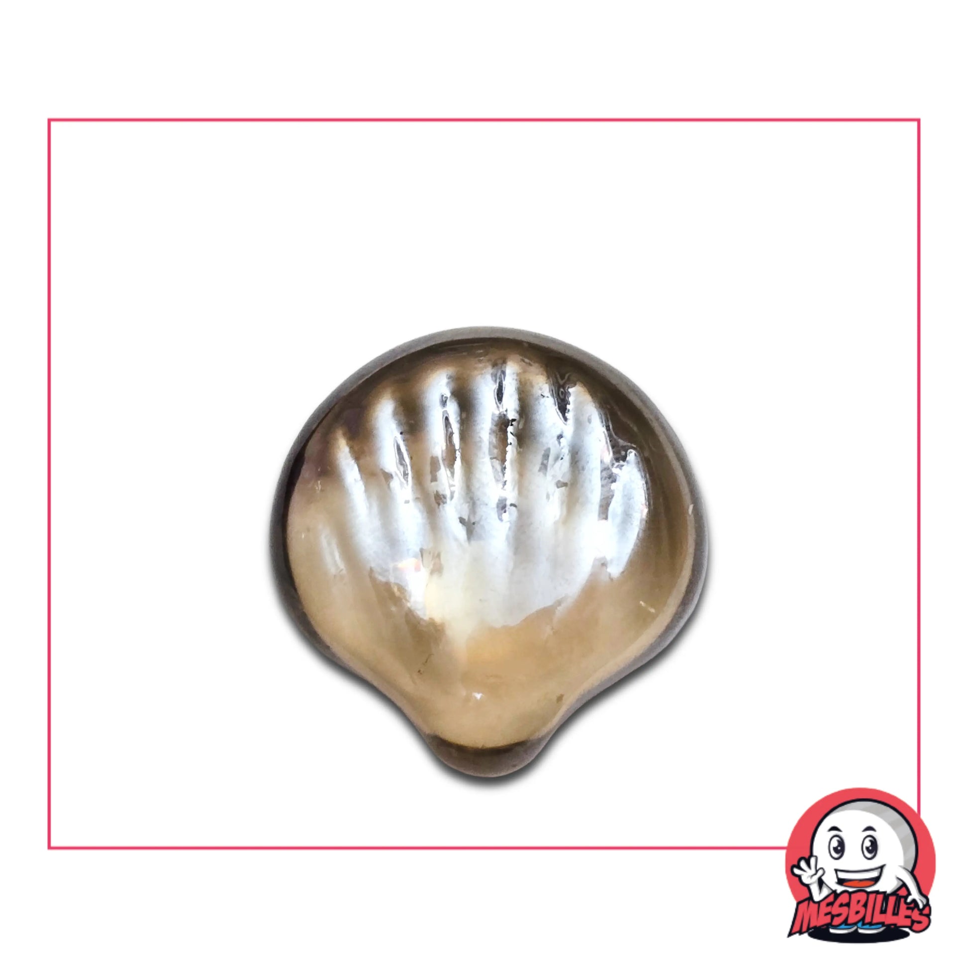 Dans le monde des billes, les Billes Forme font figure de stars. MesBilles vous propose cette Bille en verre Translucide de Couleur Ambre: la Bille Coquillage.