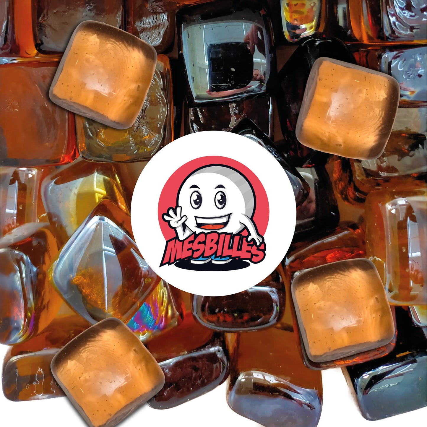 Dans le monde des billes, les Billes Formes font figure de stars. MesBilles vous propose cette Bille en verre Translucide de Couleur Pêche : la Bille Carré.