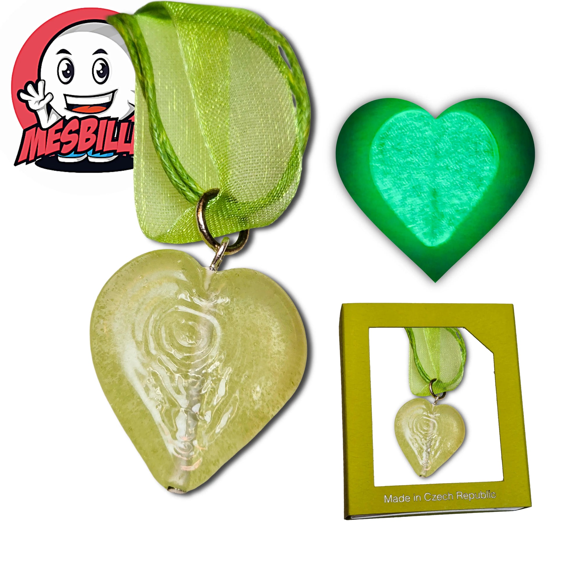 Façonné dans un verre d’art délicatement phosphorescent, ce pendentif en forme de cœur capte la lumière du jour pour la restituer la nuit. Un bijou poétique et lumineux, à porter ou à offrir sans modération.