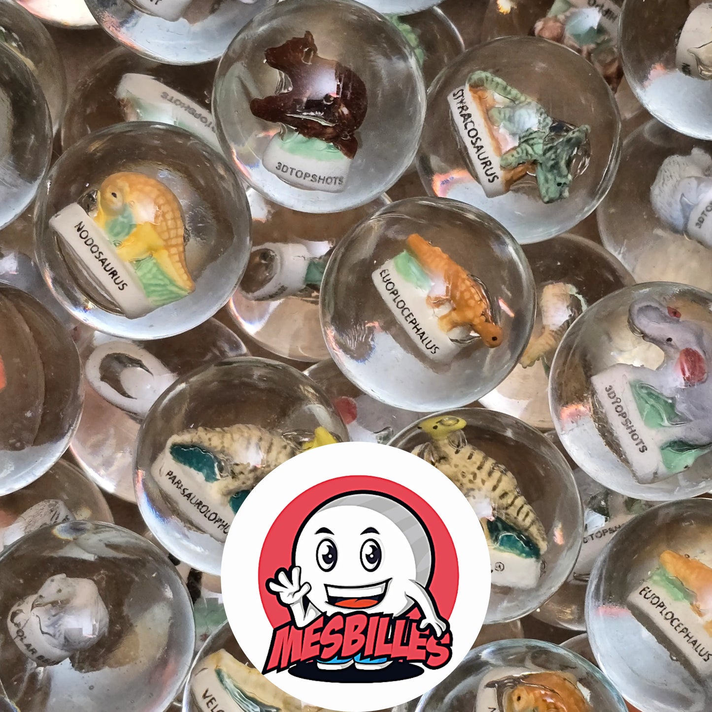 Ce kangourou en porcelaine est bien en sécurité au centre de cette bille en verre translucide de 35 mm