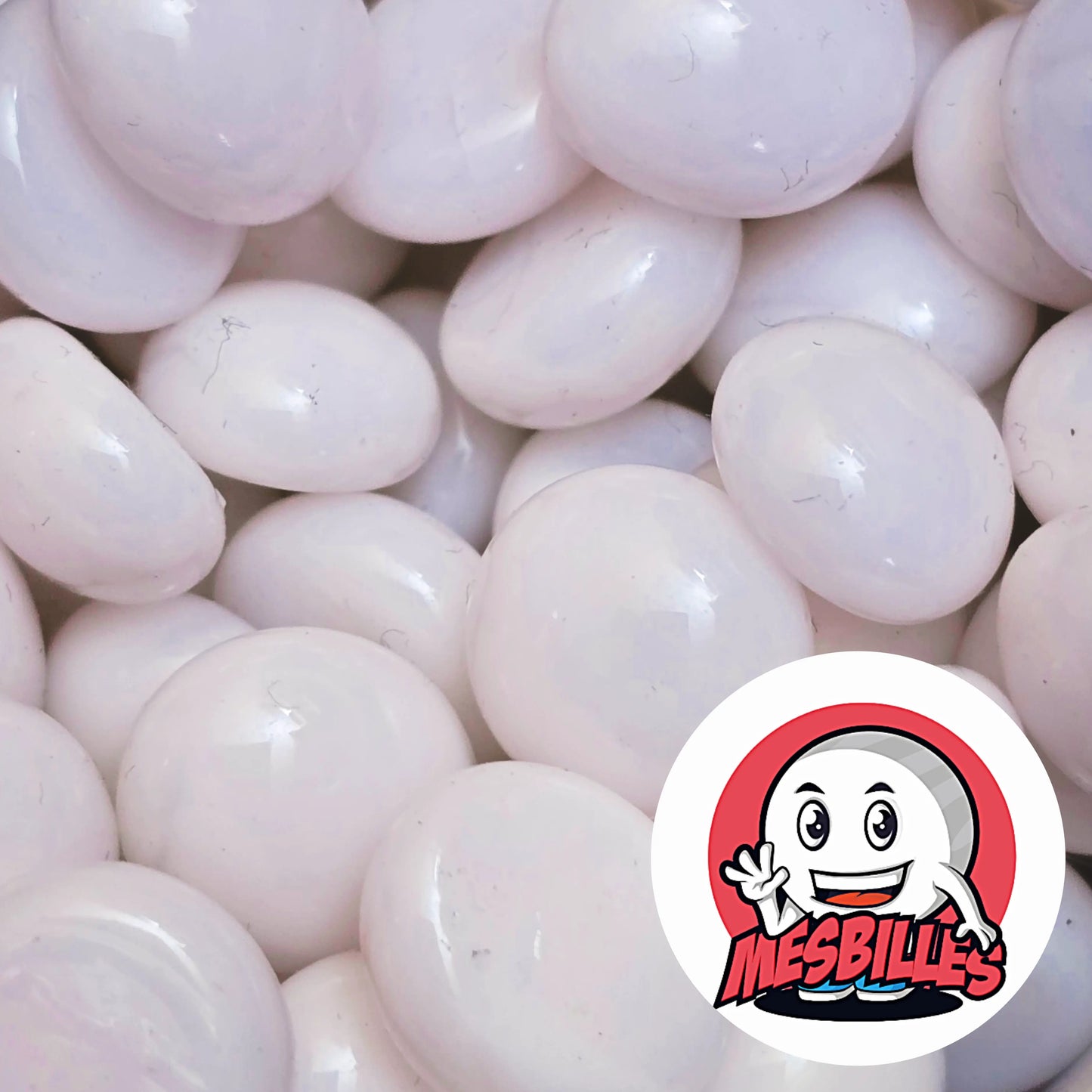 Petit Galet en verre Opaque de Couleur Rose-Clair, Collection Bille Perle. Une bille pour une note Romantique.